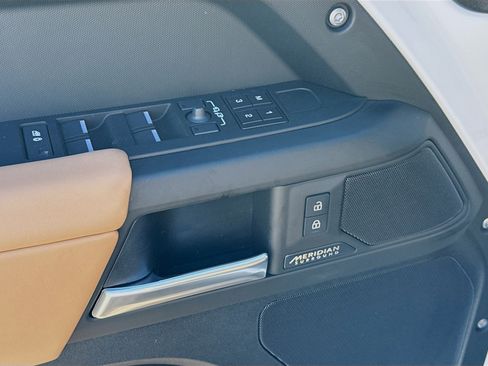 New 2026 Land Rover Defender 110 X-Dynamic SE image 22