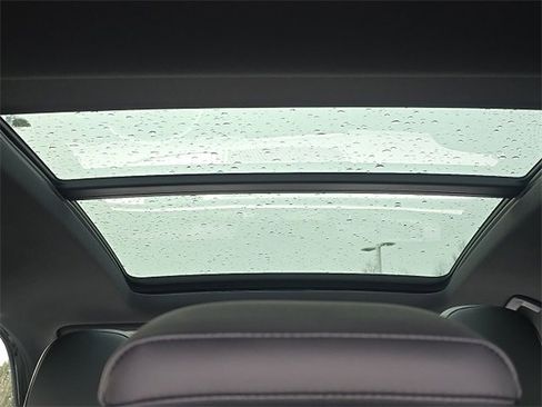 New 2026 Volkswagen Tiguan SE R-Line image 8