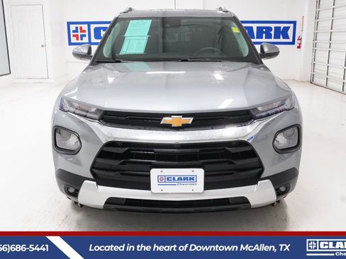 Used 2023 Chevrolet TrailBlazer LT FWD image 2