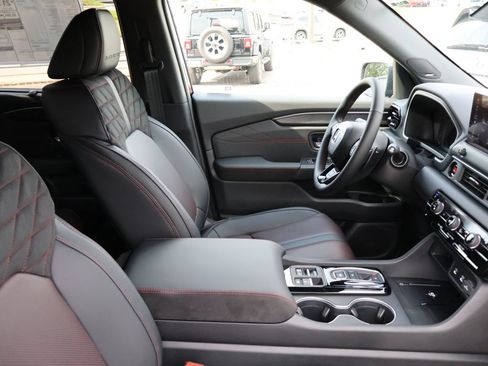 New 2026 Honda Pilot Black Edition image 8