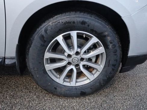 Used 2019 Nissan Pathfinder SV image 14