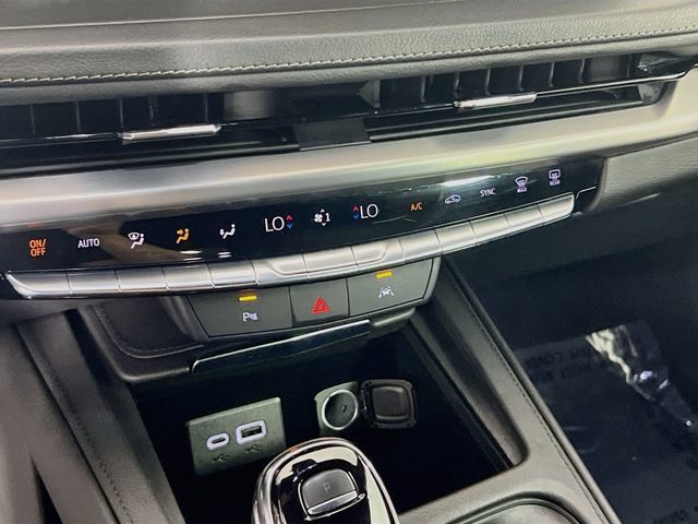 Used 2024 Cadillac XT4 Premium Luxury AWD/4WD image 11