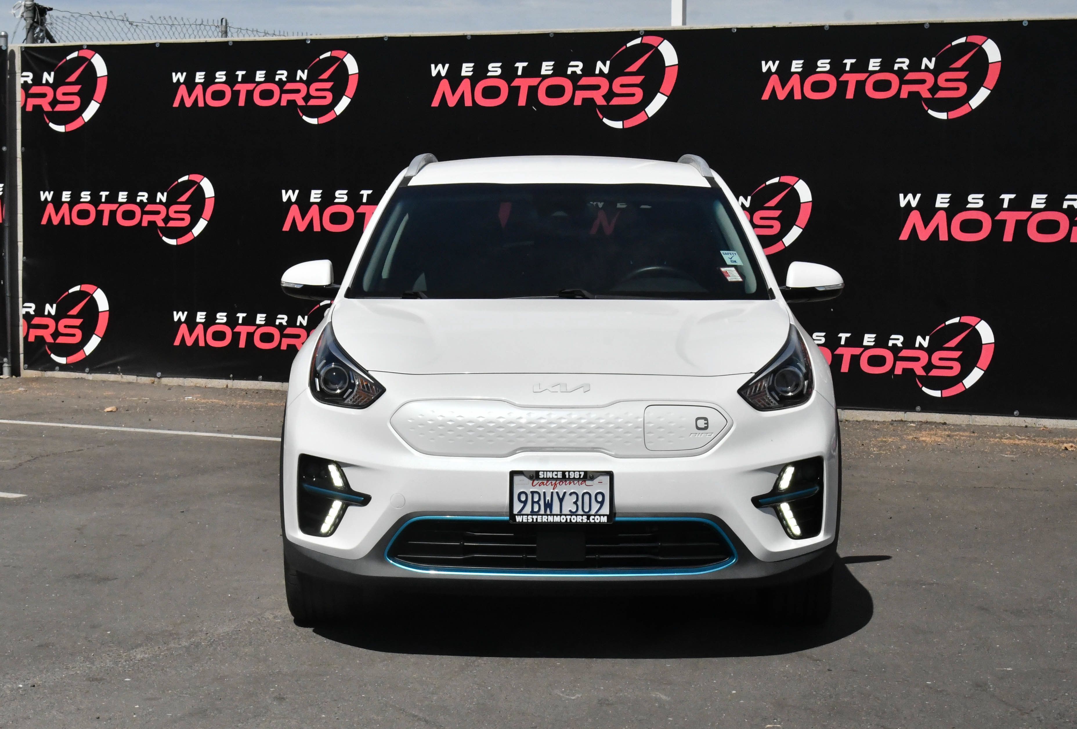 Used 2022 Kia Niro EX FWD image 2