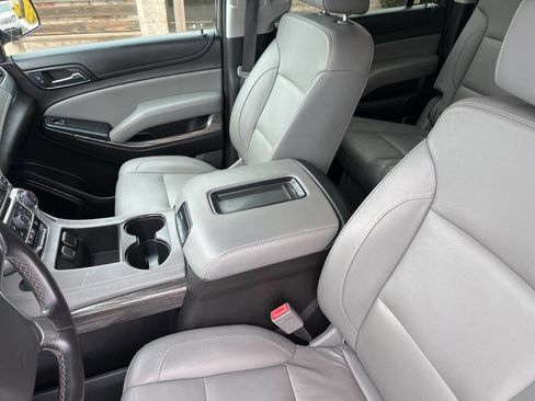 Used 2017 Chevrolet Suburban LT image 30