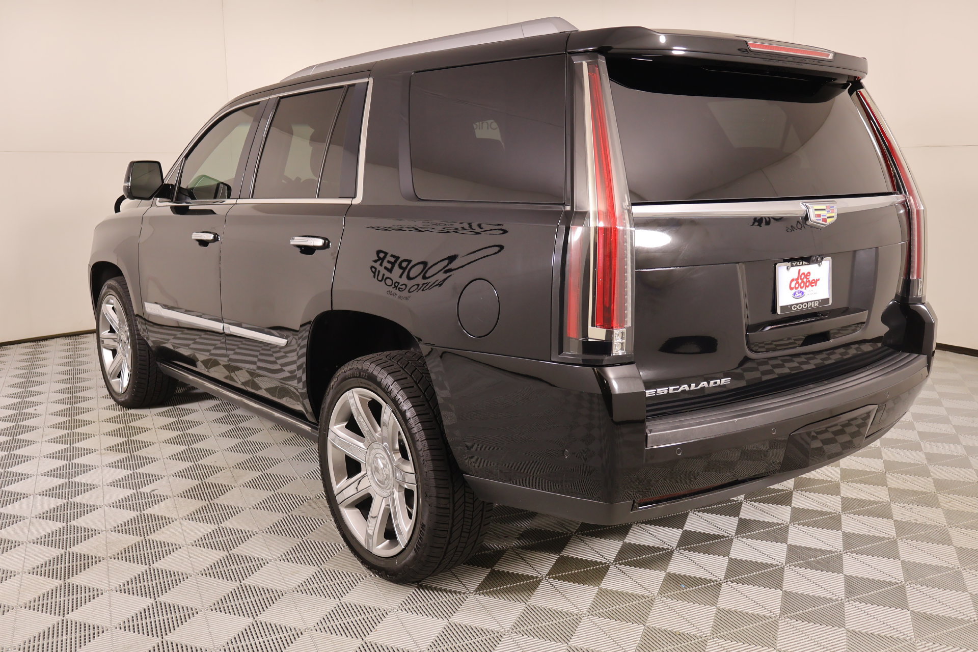 Used 2020 Cadillac Escalade Premium Luxury AWD/4WD image 26