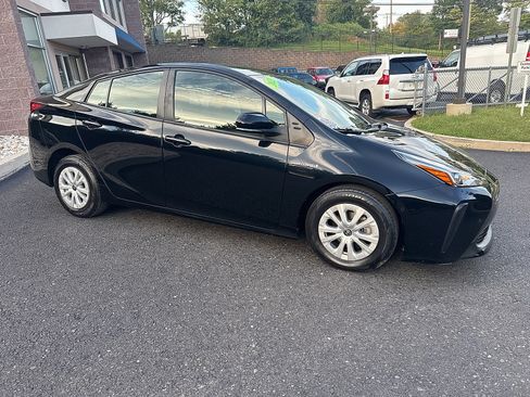 Used 2021 Toyota Prius LE w/ Carpet Mat Package (TMS) FWD image 2