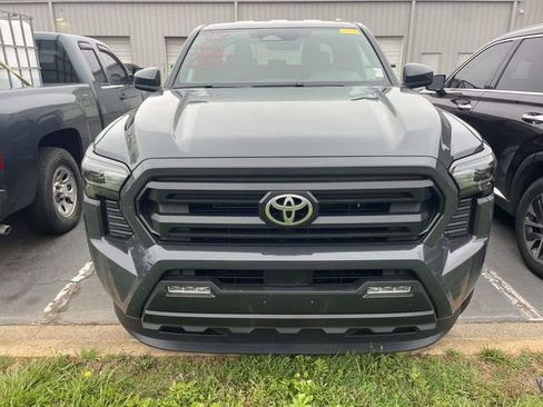 Used 2025 Toyota Tacoma SR5 AWD/4WD image 4