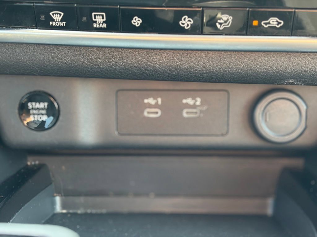 Used 2025 Nissan Rogue SV AWD/4WD image 30