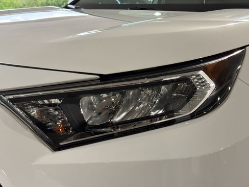 Used 2020 Toyota RAV4 XLE Premium FWD image 11