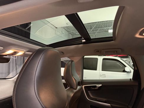 Used 2017 Volvo XC60 T6 Dynamic w/ Preferred Option Package image 22