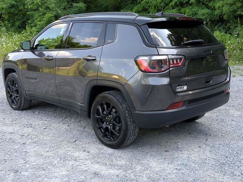 Used 2023 Jeep Compass Latitude AWD/4WD image 5