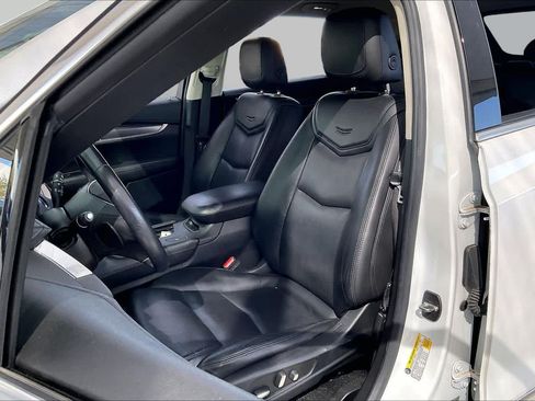 Used 2018 Cadillac XT5 Luxury w/ Driver Awareness Package FWD image 8