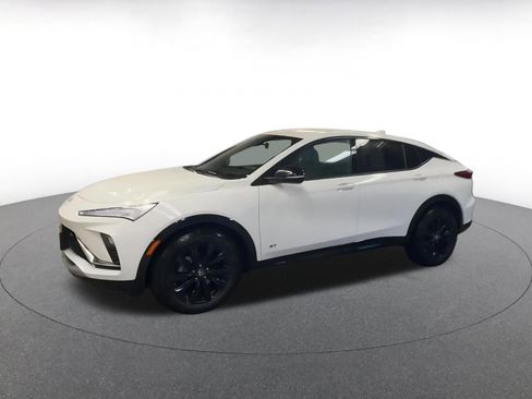 Used 2025 Buick Envista Sport Touring image 9