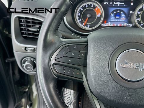 Used 2019 Jeep Cherokee Trailhawk w/ Cold Weather Group AWD/4WD image 16