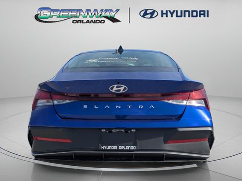 Certified 2025 Hyundai Elantra SE FWD image 16
