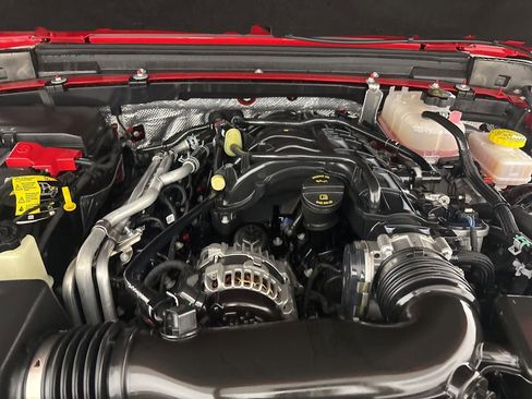 Used 2025 Jeep Wrangler Willys image 29