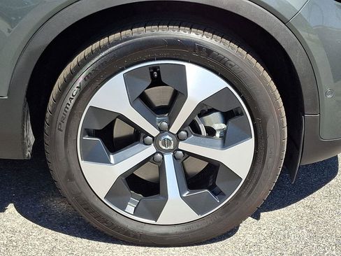 Certified 2026 Volvo XC40 B5 Plus AWD/4WD image 8