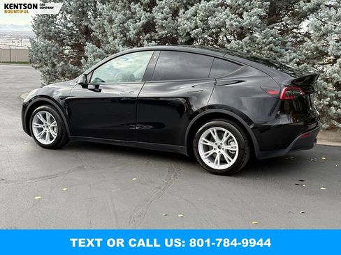 Used 2022 Tesla Model Y Long Range image 5