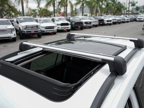Used 2025 Volkswagen Atlas Peak Edition SE AWD/4WD image 27