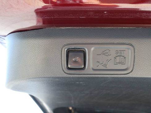 Used 2020 Ford Expedition Limited w/ Equipment Group 302A AWD/4WD image 16