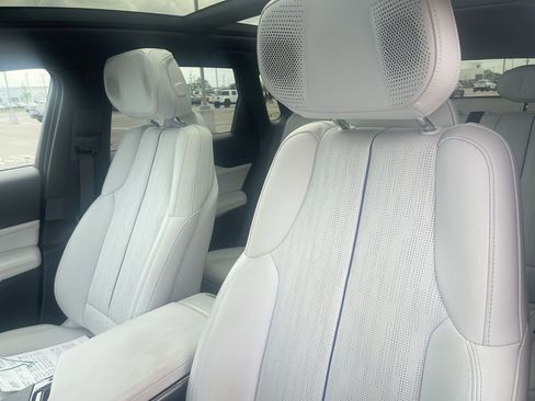 Used 2024 Cadillac Lyriq Luxury AWD/4WD image 8