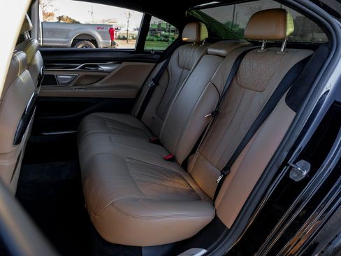 Used 2016 BMW 750i xDrive image 42