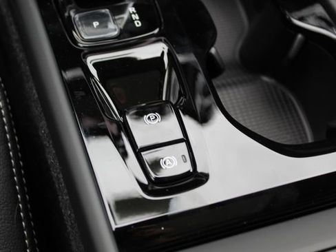 New 2026 Volvo XC40 B5 Plus w/ Climate Package AWD/4WD image 28