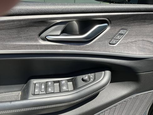 Used 2022 Jeep Grand Cherokee L Limited RWD image 15