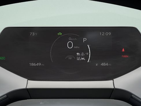 Used 2025 Toyota Prius XLE FWD image 28
