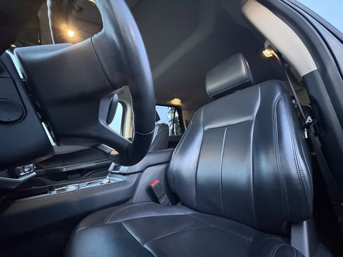 Certified 2024 Ford Expedition XLT image 18