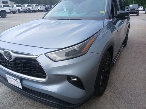 Used 2023 Toyota Highlander LE FWD image 8
