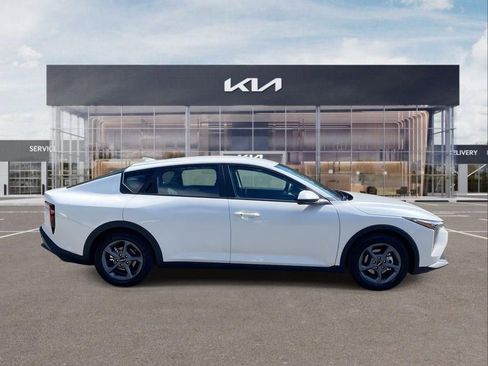 New 2026 Kia K4 LXS FWD image 9