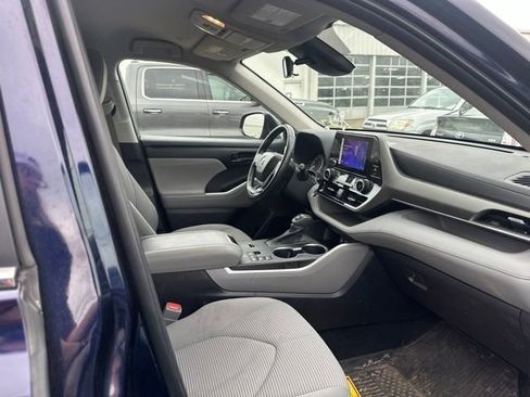 Used 2023 Toyota Highlander LE FWD image 22