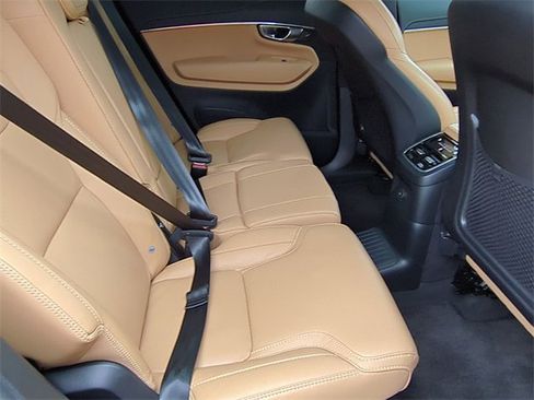 Used 2024 Volvo XC90 T8 Ultimate image 19