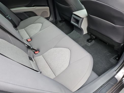 Used 2022 Toyota Camry LE FWD image 32