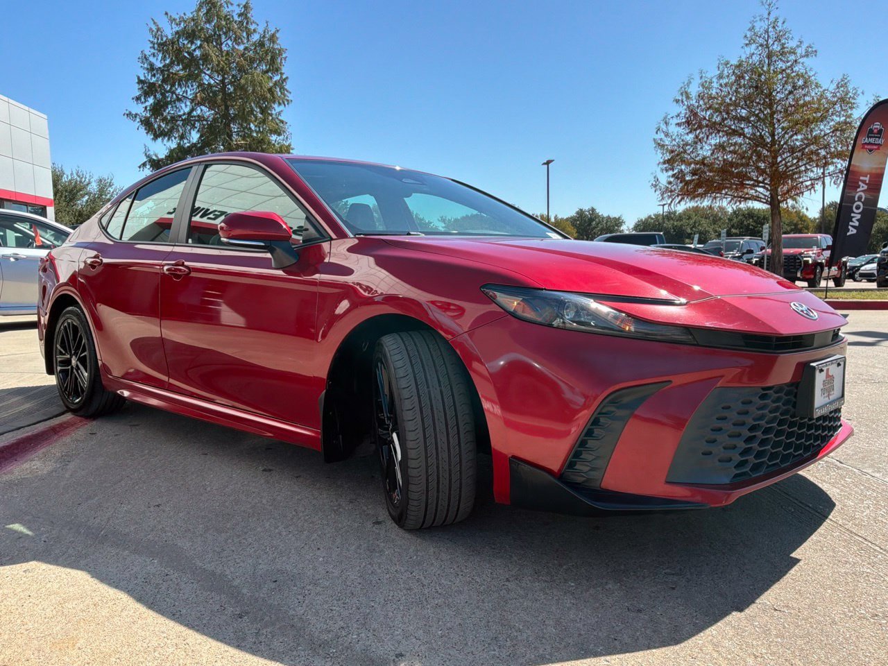 Used 2025 Toyota Camry SE w/ Convenience Package AWD/4WD image 4