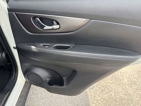 Used 2016 Nissan Rogue SV FWD image 19