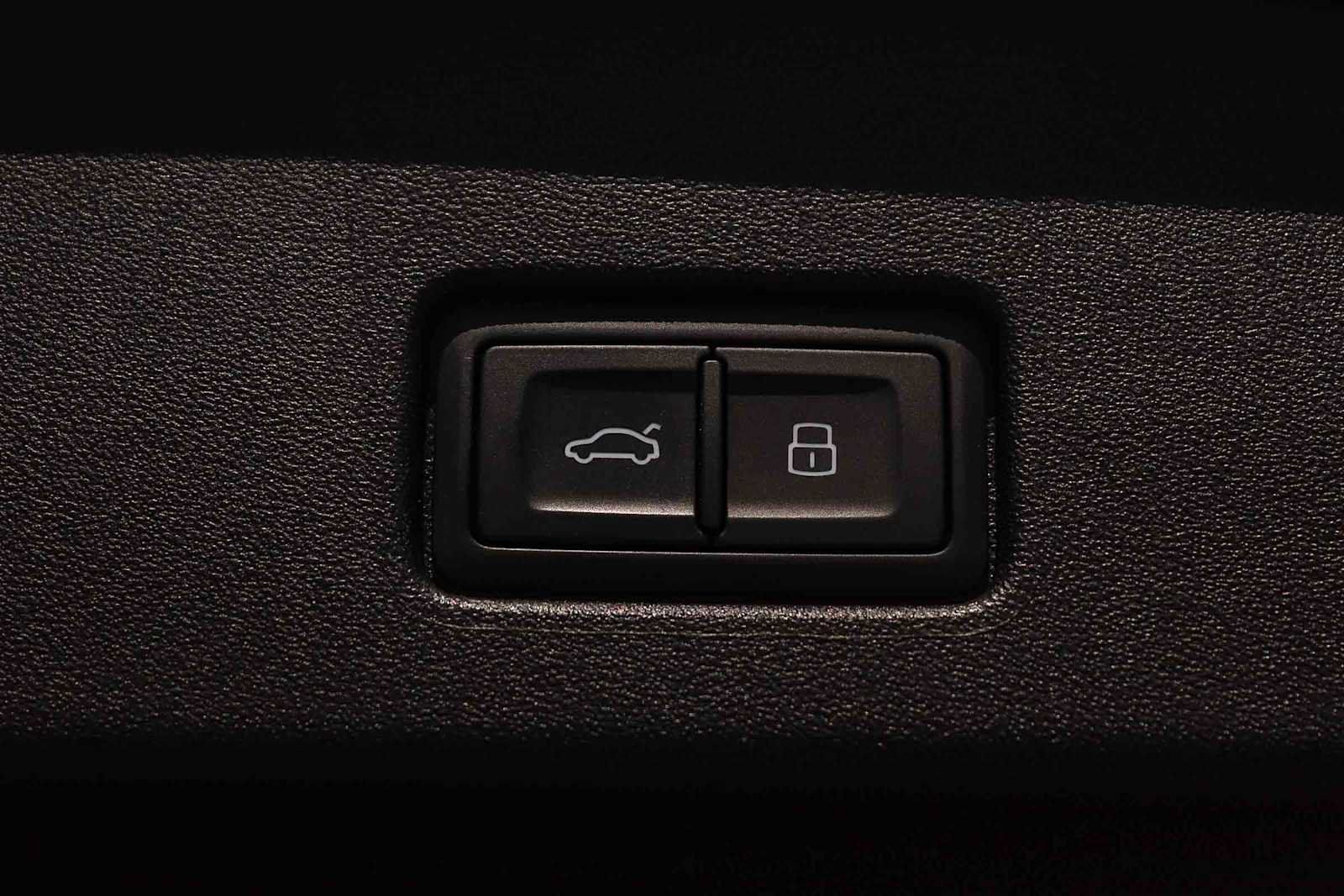 Used 2023 Audi Q4 e-tron Premium Plus w/ Premium Plus RWD image 38
