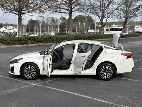 Used 2024 Nissan Altima 2.5 SV image 10