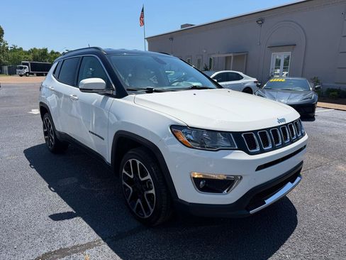 Used 2018 Jeep Compass Limited w/ Navigation Group FWD image 4
