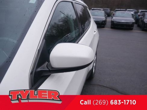 Used 2018 Jeep Compass Latitude w/ Cold Weather Group image 11