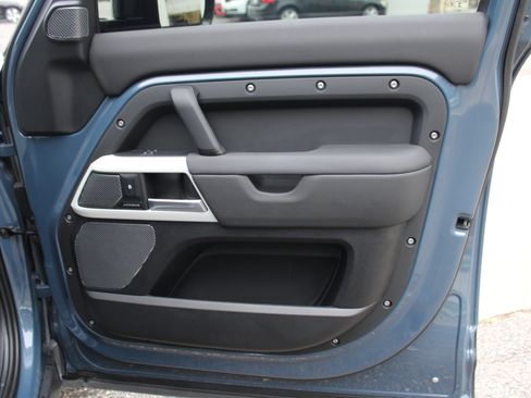 Used 2024 Land Rover Defender 110 S image 53