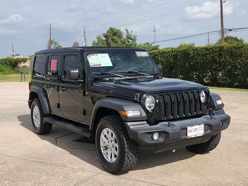 Used 2023 Jeep Wrangler Unlimited Sport w/ Sun And Sound Package AWD/4WD image 3