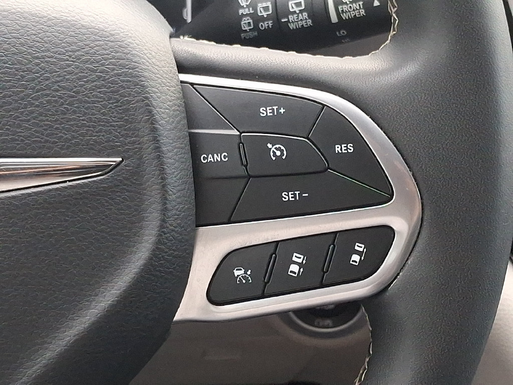 Used 2024 Chrysler Pacifica Touring-L FWD image 23