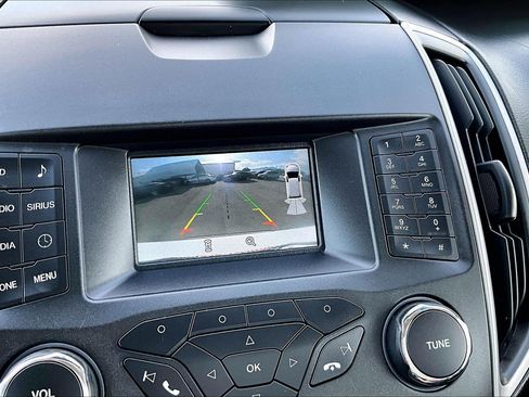 Used 2018 Ford Edge SEL FWD image 21
