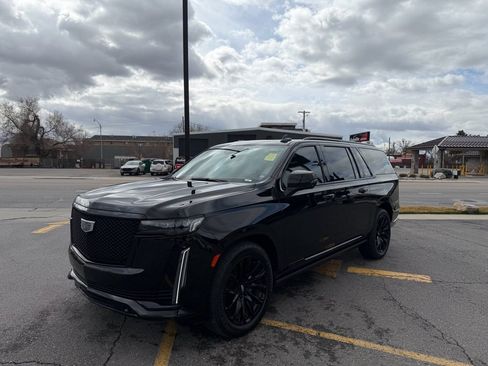 Used 2022 Cadillac Escalade ESV Sport Platinum w/ LPO, ONYX Package image 3