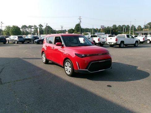 Used 2025 Kia Soul LX FWD image 4