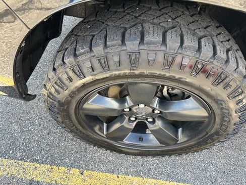 Used 2014 RAM 1500 Express AWD/4WD image 9