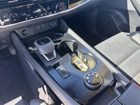 Certified 2024 Nissan Rogue SL image 26