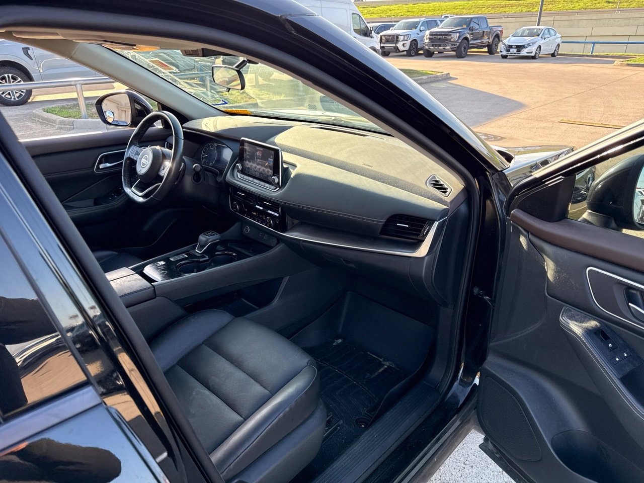 Used 2021 Nissan Rogue SV w/ Premium Package FWD image 15